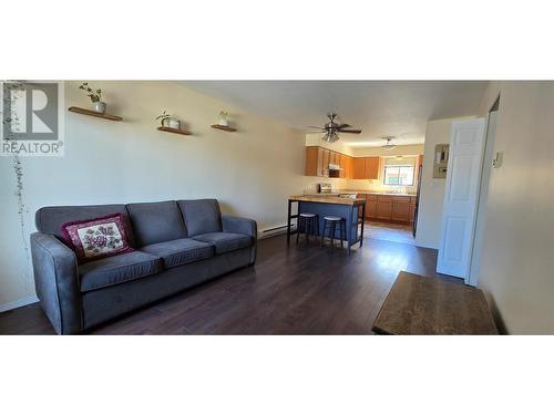 10 Cactus Crescent, Osoyoos, BC - Indoor Photo Showing Living Room