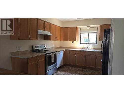 10 Cactus Crescent, Osoyoos, BC - Indoor Photo Showing Kitchen With Double Sink