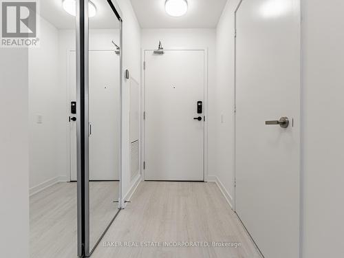 407 Webb Drive, Mississauga, ON - Indoor Photo Showing Other Room