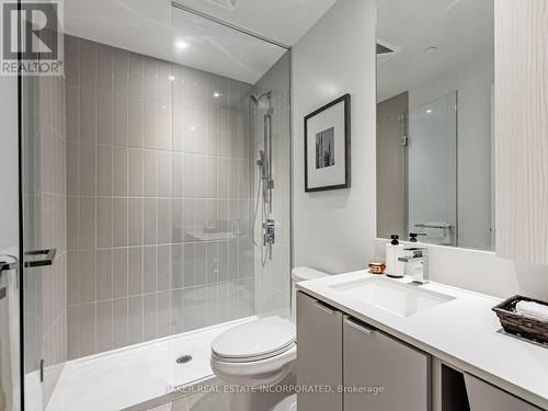 407 Webb Drive, Mississauga, ON - Indoor Photo Showing Bathroom