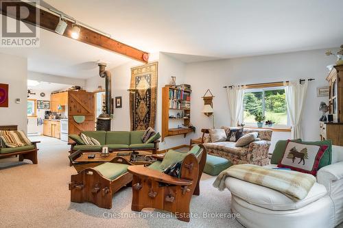 838151 4Th Line E, Mulmur, ON - Indoor Photo Showing Living Room