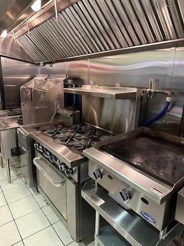 Cuisine - 115-6900 Boul. Décarie, Côte-Saint-Luc, QC 