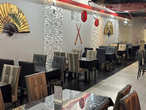 Salle à manger - 115-6900 Boul. Décarie, Côte-Saint-Luc, QC 