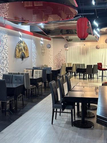 Salle à manger - 115-6900 Boul. Décarie, Côte-Saint-Luc, QC 