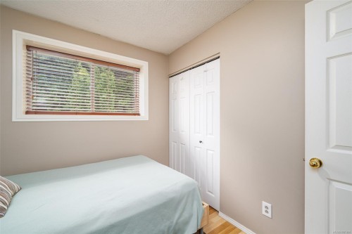 561 Macmillan Dr, Sayward, BC 