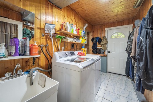 561 Macmillan Dr, Sayward, BC 