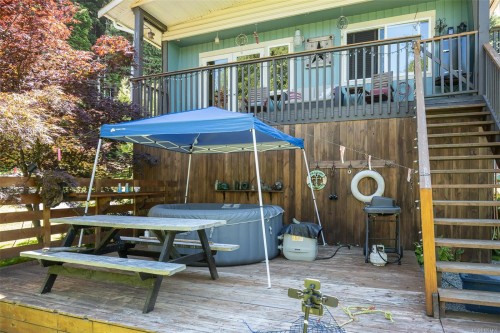 561 Macmillan Dr, Sayward, BC 