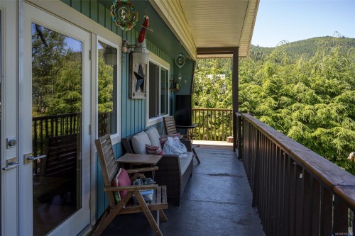 561 Macmillan Dr, Sayward, BC 