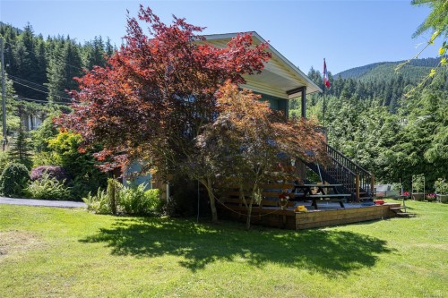 561 Macmillan Dr, Sayward, BC 