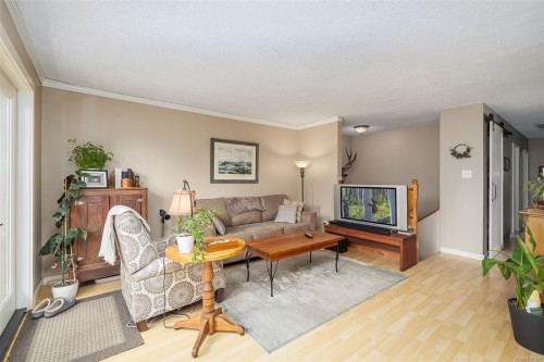 561 Macmillan Dr, Sayward, BC 