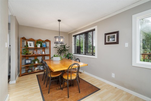 561 Macmillan Dr, Sayward, BC 