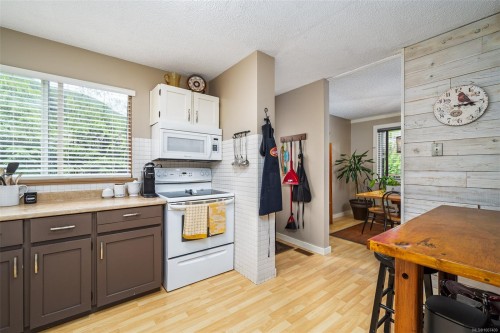 561 Macmillan Dr, Sayward, BC 