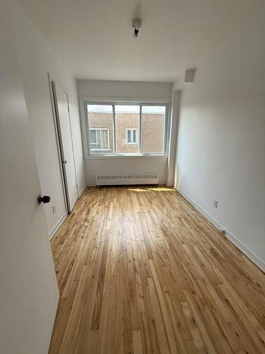 Bedroom - 6050 27E Avenue, Montréal (Rosemont/La Petite-Patrie), QC - Indoor Photo Showing Other Room