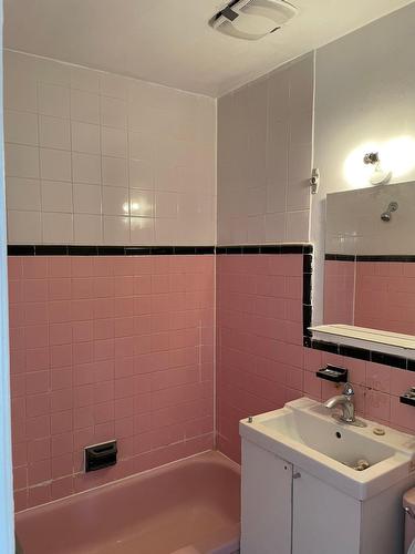Bathroom - 6050 27E Avenue, Montréal (Rosemont/La Petite-Patrie), QC - Indoor Photo Showing Bathroom