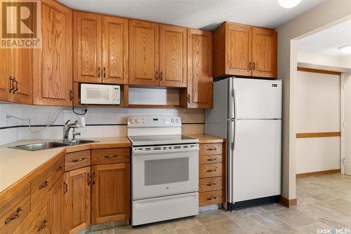 1615 23Rd Avenue, Regina, SK - Indoor Photo Showing Kitchen With Double Sink