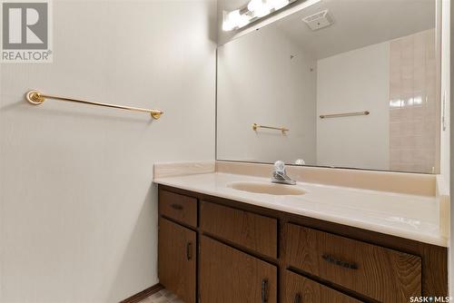 1615 23Rd Avenue, Regina, SK - Indoor Photo Showing Bathroom
