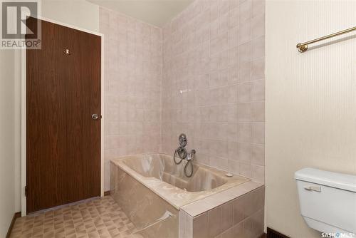 1615 23Rd Avenue, Regina, SK - Indoor Photo Showing Bathroom