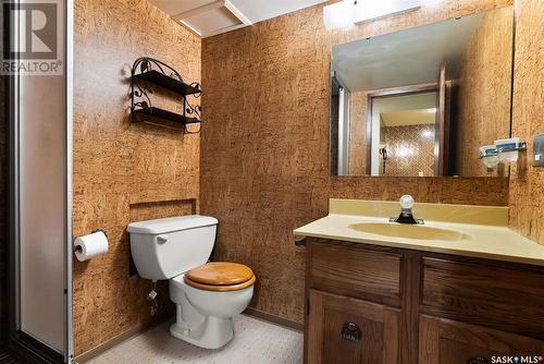 1615 23Rd Avenue, Regina, SK - Indoor Photo Showing Bathroom