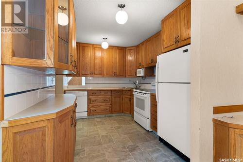 1615 23Rd Avenue, Regina, SK - Indoor Photo Showing Kitchen
