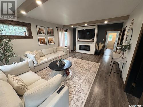 212 Riedel Avenue E, Langenburg, SK - Indoor Photo Showing Living Room