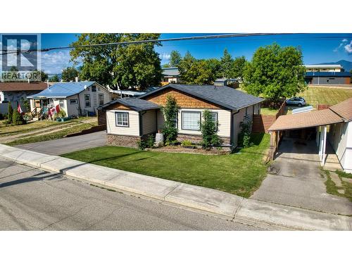 415 16Th Avenue N, Creston, BC - Outdoor With Facade