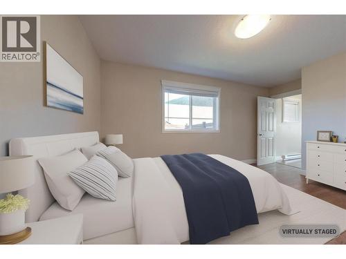 415 16Th Avenue N, Creston, BC - Indoor Photo Showing Bedroom