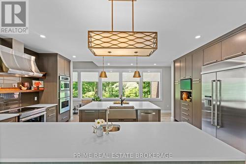 203 Riverside Drive, South Huron (Exeter), ON - Indoor Photo Showing Kitchen With Upgraded Kitchen