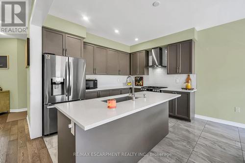 67 Malcolm Crescent, Haldimand, ON - Indoor Photo Showing Kitchen With Double Sink With Upgraded Kitchen