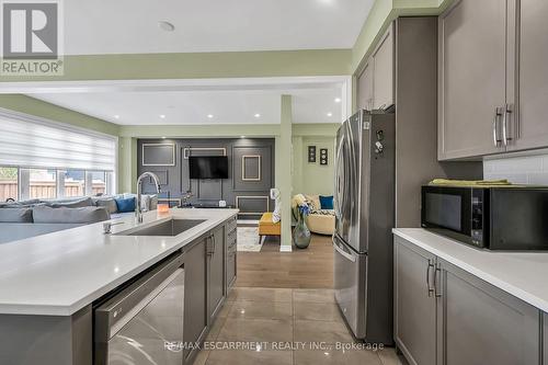 67 Malcolm Crescent, Haldimand, ON - Indoor Photo Showing Kitchen