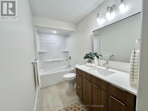6 Horton Court, Belleville (Belleville Ward), ON - Indoor Photo Showing Bathroom