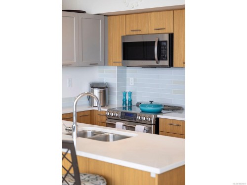 1502-834 Johnson St, Victoria, BC - Indoor Photo Showing Kitchen With Double Sink With Upgraded Kitchen