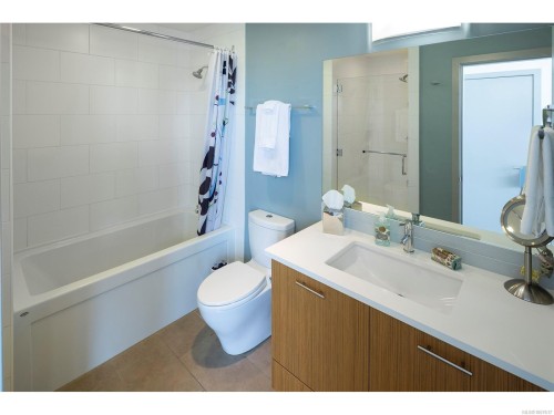 1502-834 Johnson St, Victoria, BC - Indoor Photo Showing Bathroom