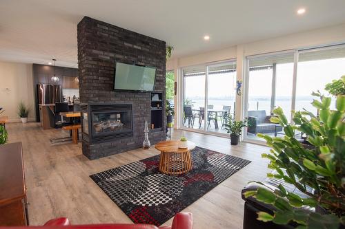Salon - 85 Rue St-Gilbert, Lévis (Desjardins), QC - Indoor Photo Showing Living Room With Fireplace