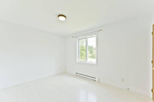 Bedroom - A-973 Ch. Du Domaine-Du-Pinacle, Coaticook, QC - Indoor Photo Showing Other Room