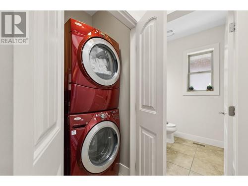 2450 Selkirk Drive Unit# 23, Kelowna, BC - Indoor Photo Showing Laundry Room