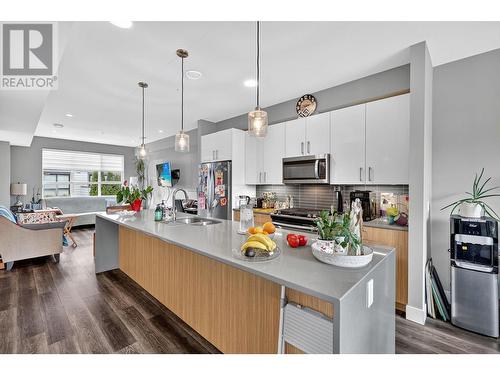 11581 Rogers Road Unit# 306, Lake Country, BC - Indoor Photo Showing Kitchen With Upgraded Kitchen