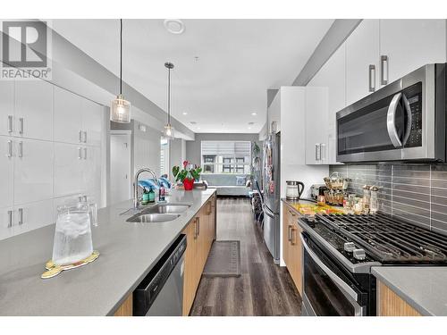 11581 Rogers Road Unit# 306, Lake Country, BC - Indoor Photo Showing Kitchen With Stainless Steel Kitchen With Double Sink With Upgraded Kitchen