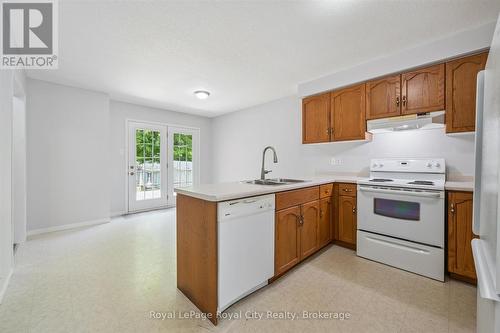 83 Inverness Drive, Guelph (Victoria North), ON - Indoor Photo Showing Kitchen With Double Sink