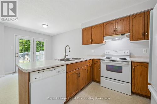 83 Inverness Drive, Guelph (Victoria North), ON - Indoor Photo Showing Kitchen With Double Sink