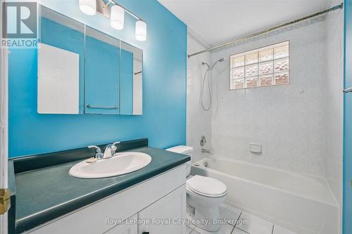 83 Inverness Drive, Guelph (Victoria North), ON - Indoor Photo Showing Bathroom