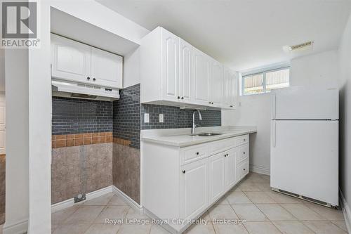 83 Inverness Drive, Guelph (Victoria North), ON - Indoor Photo Showing Kitchen