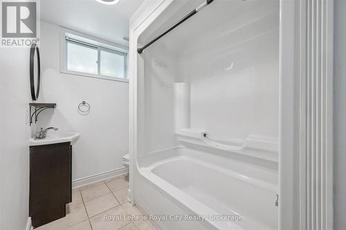 83 Inverness Drive, Guelph (Victoria North), ON - Indoor Photo Showing Bathroom