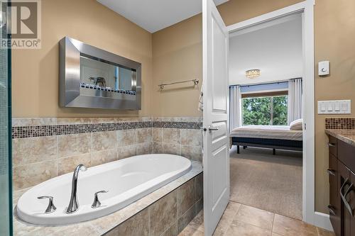 5318 Trickle Creek Drive, Kelowna, BC - Indoor Photo Showing Bathroom