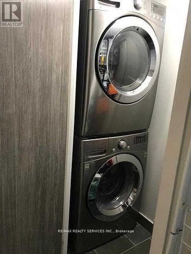 1019 - 4000 Spadina Avenue, Toronto, ON - Indoor Photo Showing Laundry Room