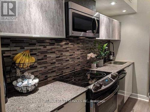 1019 - 4000 Spadina Avenue, Toronto, ON - Indoor Photo Showing Kitchen