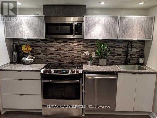 1019 - 4000 Spadina Avenue, Toronto, ON - Indoor Photo Showing Kitchen