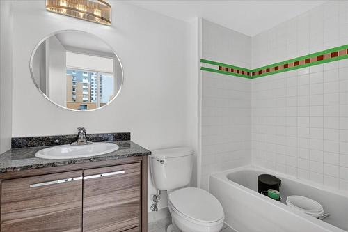 Bathroom - 703-88 Rue Charlotte, Montréal (Ville-Marie), QC - Indoor Photo Showing Bathroom