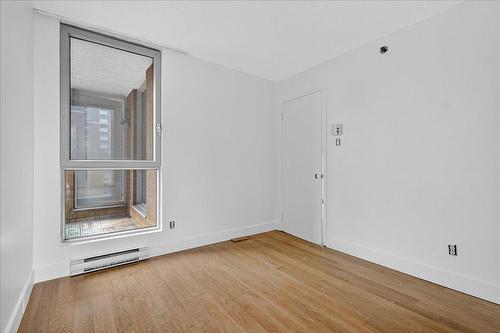 Bedroom - 703-88 Rue Charlotte, Montréal (Ville-Marie), QC - Indoor Photo Showing Other Room
