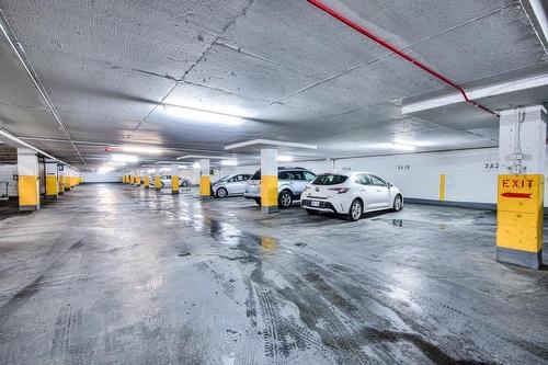 Parking - 107-5720 Boul. Cavendish, Côte-Saint-Luc, QC - Indoor Photo Showing Garage