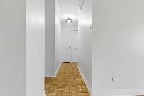 Passageway - 107-5720 Boul. Cavendish, Côte-Saint-Luc, QC - Indoor Photo Showing Other Room